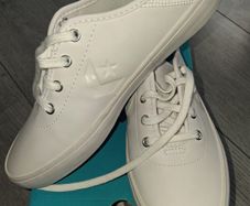 New Converse sz 4