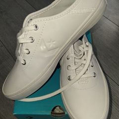 New Converse sz 4