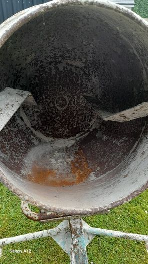 Cement Mixer...With Stand..240V