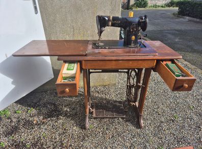 Vintage Singer Sewing Machine