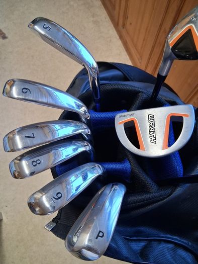 Golf clubs. Set Of Slazenger Mens Right Handed Golf Clubs in Excellent Condition.  Collect In Dublin Or Receive Via Post.