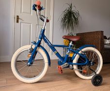 Kids B Twin City 900 Bike Bundle  Helmet  Training Wheels Included