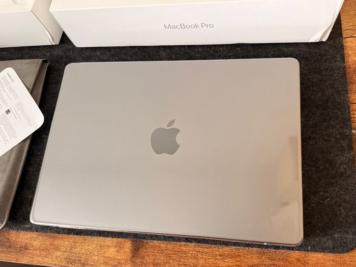 MacBook Pro 14 M2 2023 Mint Condition Model A2779