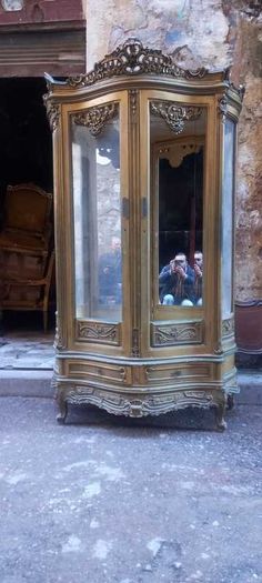 Very large vitrine cabinet