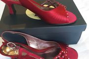 Clarkes Shoe/Stylish Red Satin Shoes from Clarkes  .. Colour: Red  ..  Size: 5.5 UK  ..  39 EU