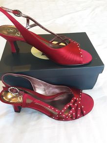 Clarkes Shoe/Stylish Red Satin Shoes from Clarkes  .. Colour: Red  ..  Size: 5.5 UK  ..  39 EU