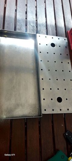 Stainless strong metal drinks tray,solid ,hard to come by, handy for any man cave ,pub ,restaurant etc sold as seen ,,price includes post to anywhere in Ireland thank you,,