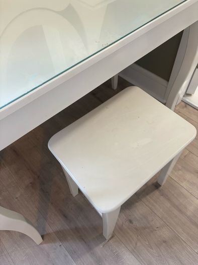 Vanity table