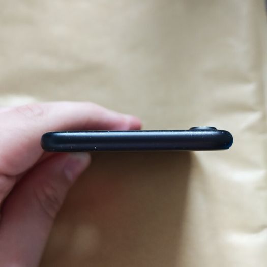 Apple iPhone 7 - 32GB - Black - 3 Network - Activation Locked (For Parts / Repair)