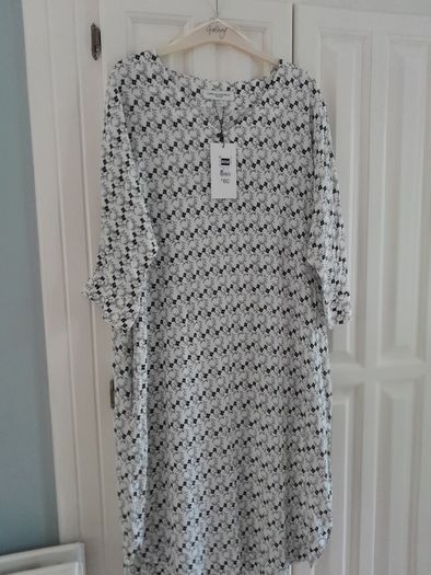 Caroline Donnelly Midi Dress New.