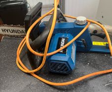 Hyundai HYC1600E Electric Chainsaw 1600W 14 350mm Bar
