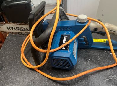 Hyundai HYC1600E Electric Chainsaw 1600W 14 350mm Bar