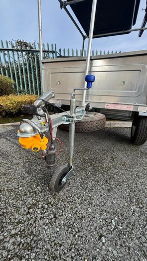 Erde - Galvanised trailer with roof box and frame - excellent condition