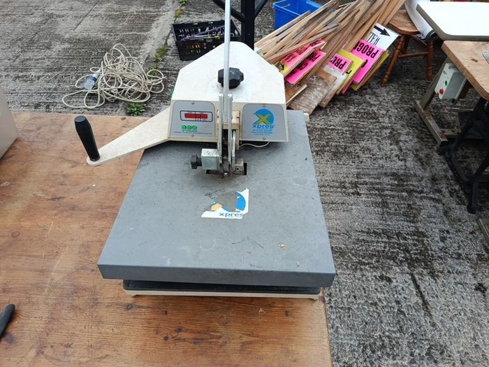 T shirt transfer press