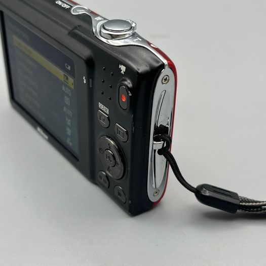 Nikon Coolpix S3100 14MP Digital Camera Red - Boxed - Full Kit