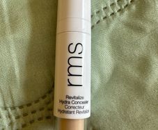RMS Beauty Revitalize Hydra Concealer ON08