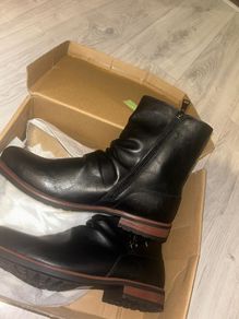 Mens Black leather boots size 8