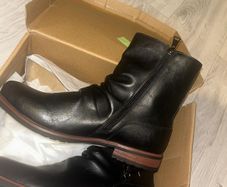 Mens Black leather boots size 8