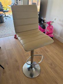Adjustable height Bar stool with steel frame