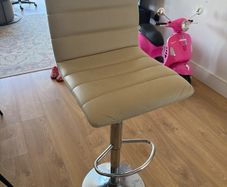 Adjustable height Bar stool with steel frame