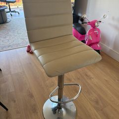 Adjustable height Bar stool with steel frame