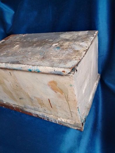 Can post Small antique trunk, carpenters toolbox