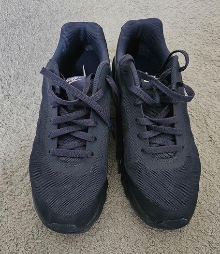 Nike  Air Max Invigor Mens Trainers Size 9UK