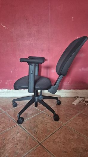 Comfortable Black Office Chair (Adjustable & Reclining )