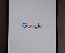 Pixel XL 128gb needs battery - for parts