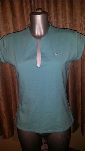 BNWT genuine Nike top size UK16/18 EU44/46 Postage included