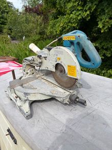 Makita slide compound mitre saw