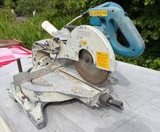 Makita slide compound mitre saw