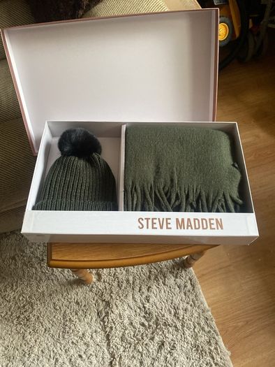 Ladies hat & scarf set
