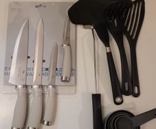 Brand new knife set + miscellaneous utensil