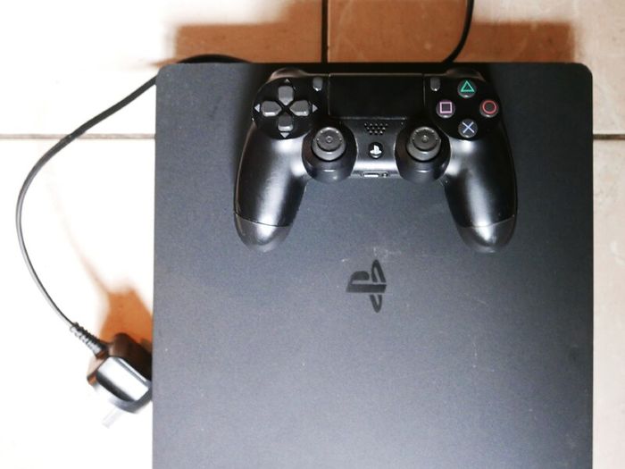 Sony PlayStation 4 PS4 500 GB (System Software 10.01)