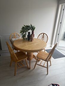 Dining extending table  and 4 chairs