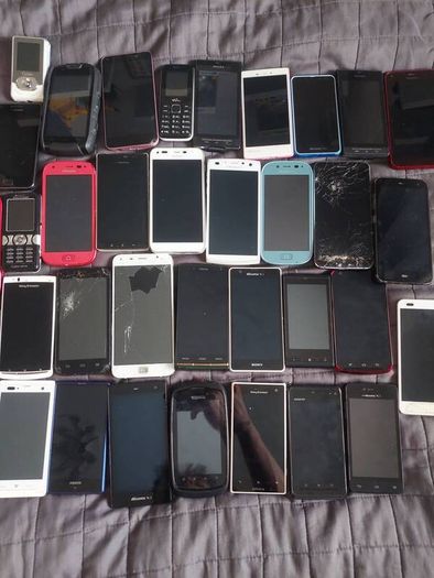 Joblot of 38 Phones Mostly for Parts or Repair