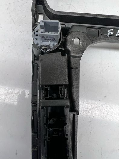 2016 Volkswagen Passat B8 Gear Selector Surround Trim 3g2864263 A2l4b7s