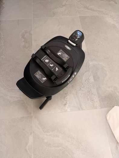 bugaboo buggy, carseat and 2 isofix for cars.