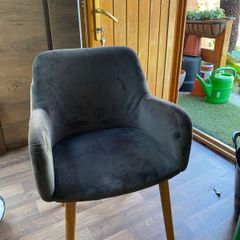 4 Dining Room Chairs