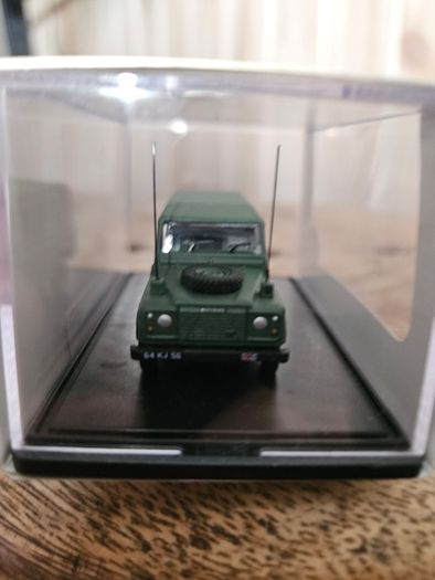 Oxford Diecast Landrover Defender Military 1.76 Scale