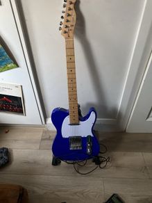 Electric guitar with stand