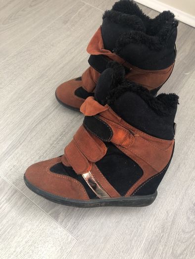 Winter shoes size 2.5-3