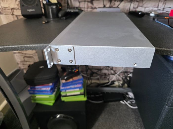 Ubiquiti USW-24-POE