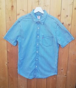 Levi mens jeans style short sleeve shirt light blue Medium size