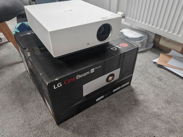 LG HU810pW UHD projector