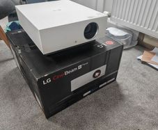 LG HU810pW UHD projector