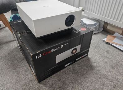 LG HU810pW UHD projector