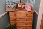 Pine chest of drawers
