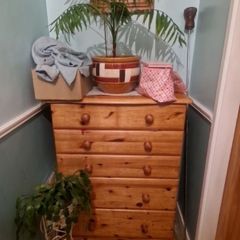 Pine chest of drawers